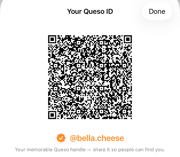 Ein Queso-ID-Bildschirm mit einem QR-Code und dem Handle @bella.cheese.